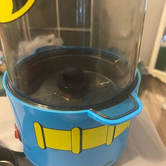 DC Comics Batman Mini Stir Popcorn Maker - Picture 7 of 10
